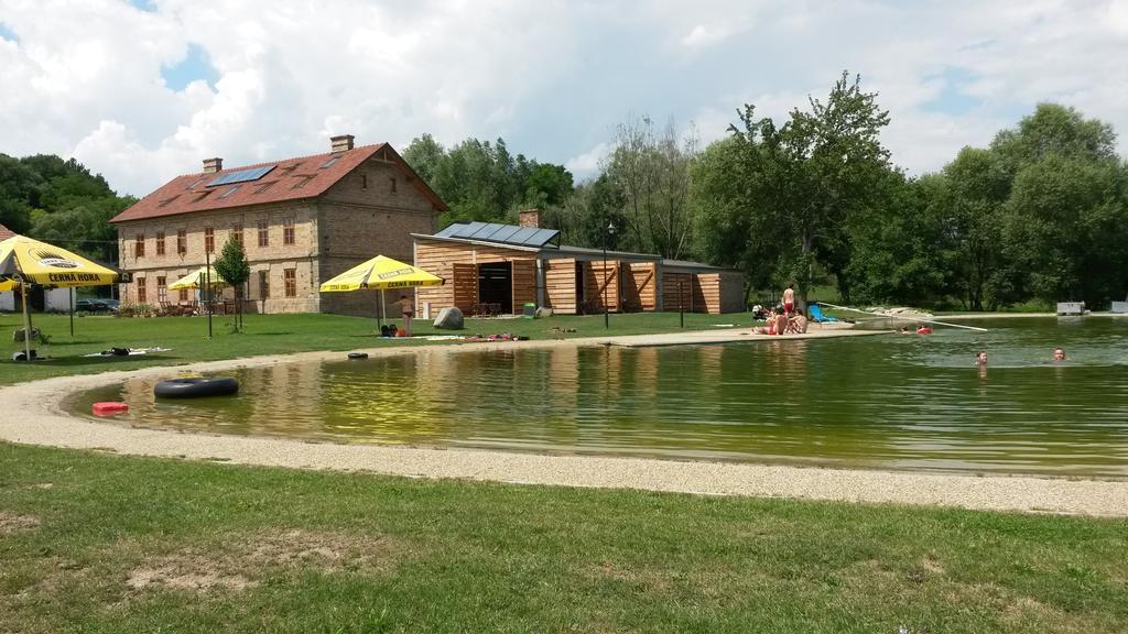 Rekreacni Areal Dvur Honetice Exterior photo